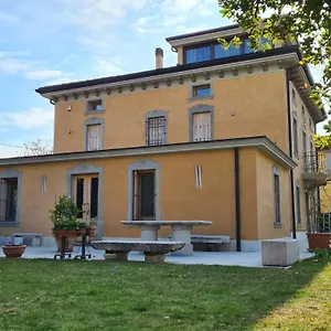 Modenese 8 Appartamento