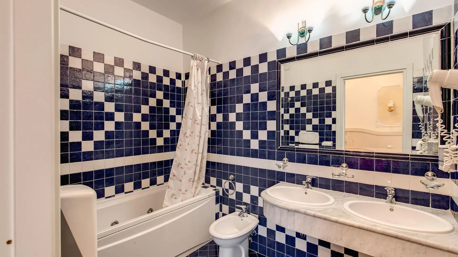 Cambridge Hotel Rome