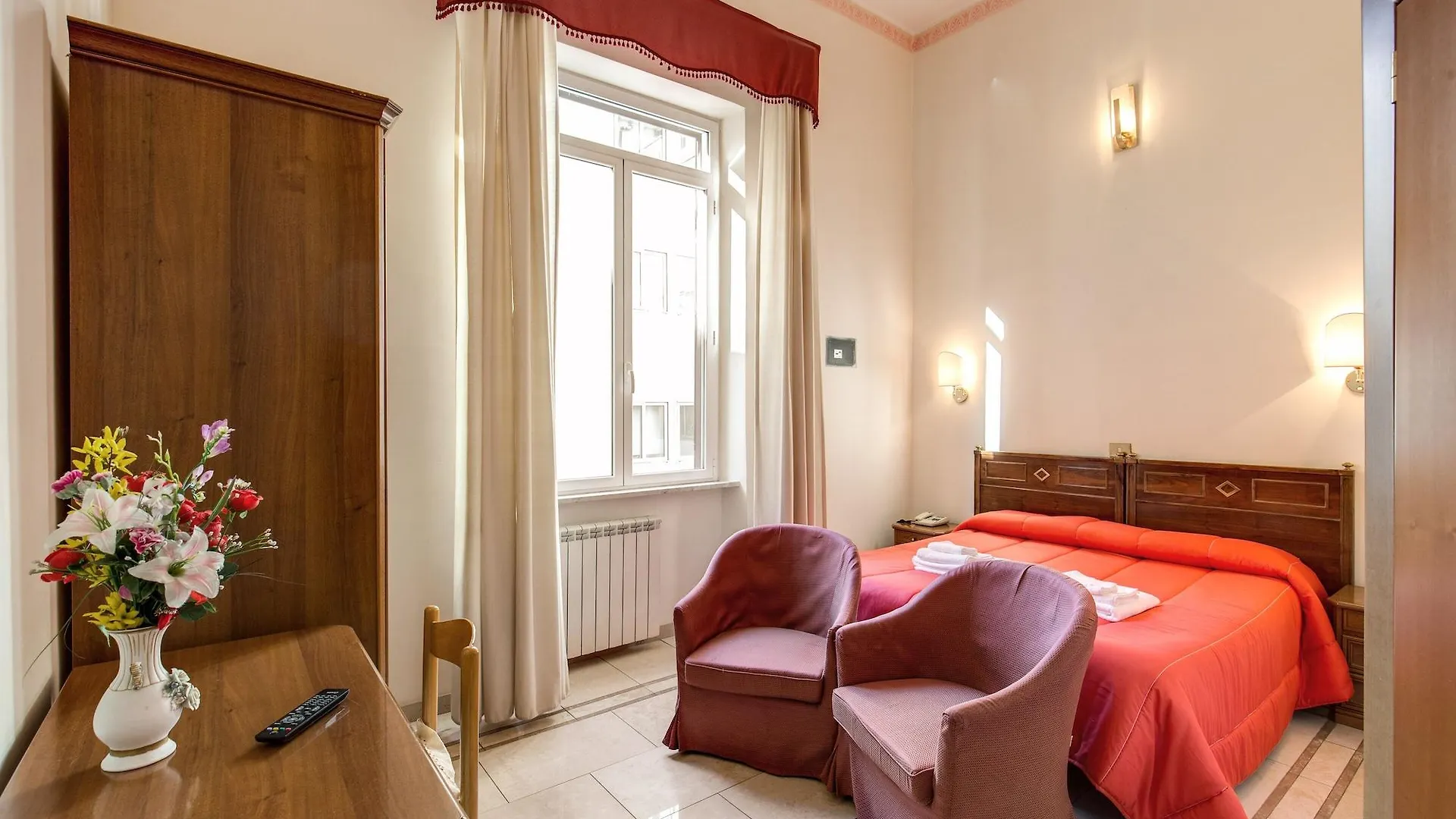 Cambridge Hotel Roma 3*,