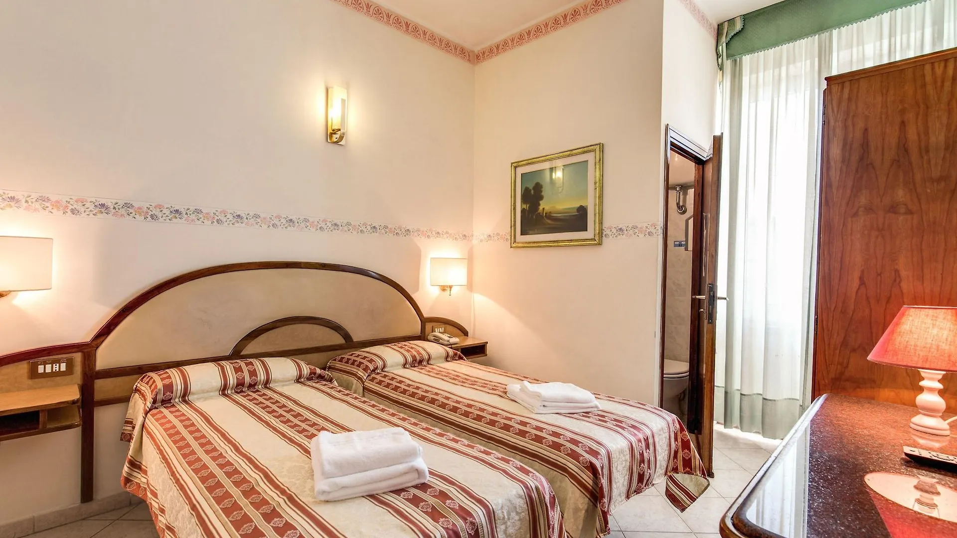 Cambridge Hotel Roma 3*,