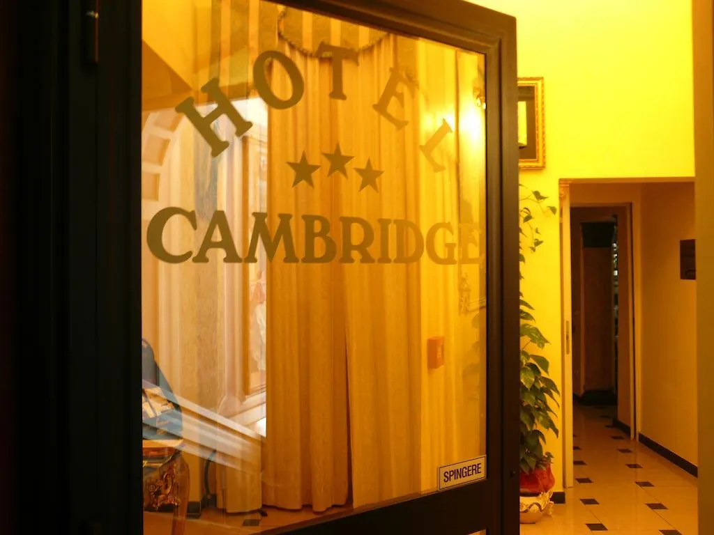 Cambridge Hotel Roma 3*,